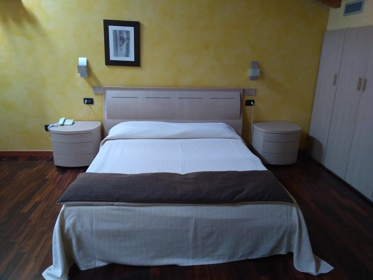 Hotel Fontana Santa กรูเมลโลเดลมอนเต ภายนอก รูปภาพ
